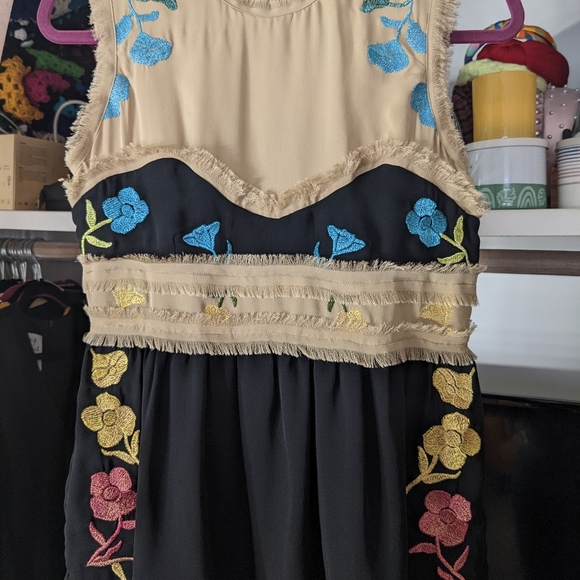 Cynthia Rowley Embroidered Silk Peplum Top Sz S/M - Picture 4 of 9